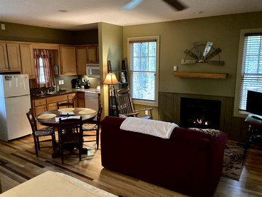 Luxury Cabin Rental with Beautiful Water Views near Charlotte, North Carolina - Elkin, North Carolina - glamping.directory