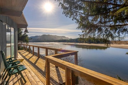 Stunning Beachfront Cabin with Barbecue and Hot-tub in Otis, Oregon - glamping.directory
