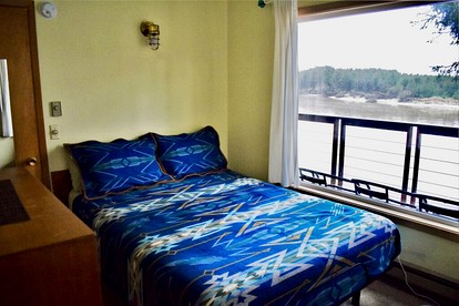Stunning Beachfront Cabin with Barbecue and Hot-tub in Otis, Oregon - Otis, Oregon - glamping.directory