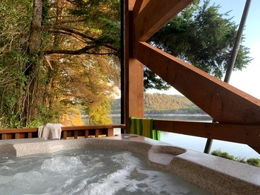 Stunning Beachfront Cabin with Barbecue and Hot-tub in Otis, Oregon - Otis, Oregon - glamping.directory