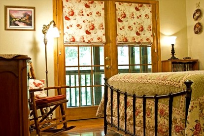 Secluded Wheelchair-Accessible Getaway near Blue Ridge, Georgia - Mineral Bluff, Georgia - glamping.directory