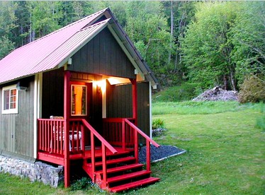 Secluded Cabin Rental near Mount Rainier National Park in Washington - glamping.directory