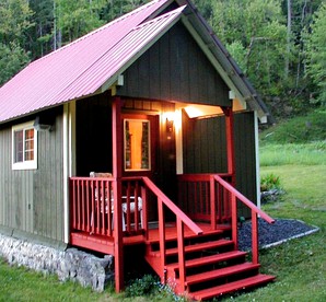 Secluded Cabin Rental near Mount Rainier National Park in Washington - Ashford, Washington - glamping.directory