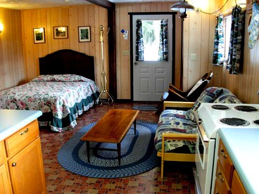 Secluded Cabin Rental near Mount Rainier National Park in Washington - Ashford, Washington - glamping.directory