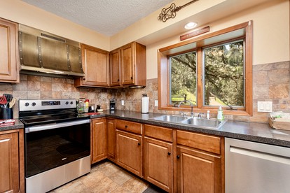 Secluded and Dog-Friendly Vacation Rental in the Mountains with Unique Views in Estes Park, CO - Estes Park, Colorado - glamping.directory