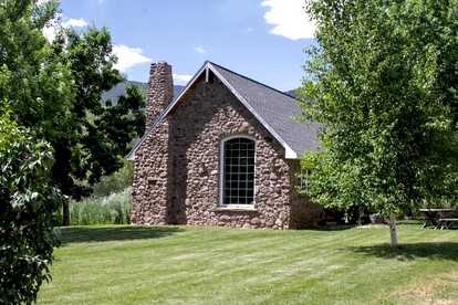 Lovely Vacation Cottage Rental on Vineyard and Winery near Gunnison National Forest - glamping.directory