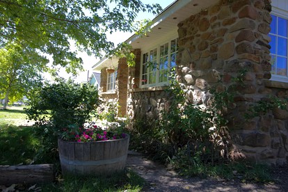 Lovely Vacation Cottage Rental on Vineyard and Winery near Gunnison National Forest - Paonia, Colorado - glamping.directory