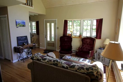 Lovely Vacation Cottage Rental on Vineyard and Winery near Gunnison National Forest - Paonia, Colorado - glamping.directory