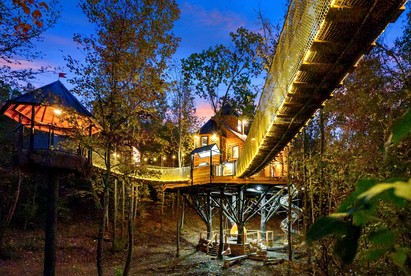 Gorgeous Tree House with Hot-tub in Broken Bow, Oklahoma - glamping.directory