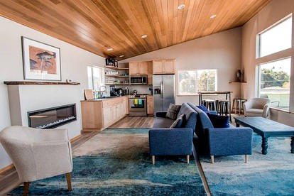 Incredible Tiny House with Fireplace in Waldport, Oregon - Waldport, Oregon - glamping.directory