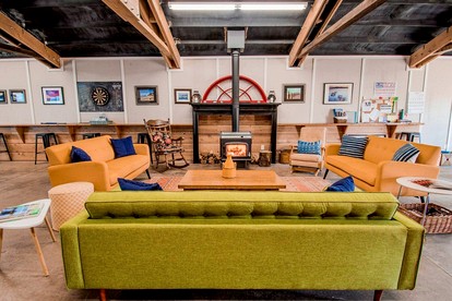 Incredible Tiny House with Fireplace in Waldport, Oregon - Waldport, Oregon - glamping.directory