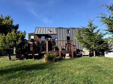 Incredible Tiny House with Fireplace in Waldport, Oregon - Waldport, Oregon - glamping.directory