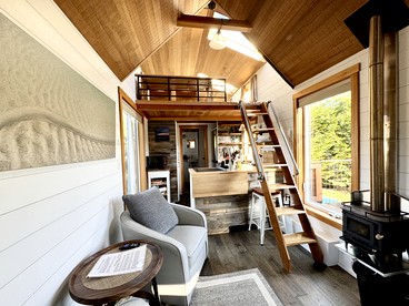 Incredible Tiny House with Fireplace in Waldport, Oregon - Waldport, Oregon - glamping.directory