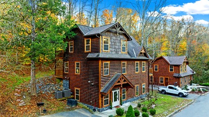 Luxurious Smoky Mountain Cabin with Indoor Pool & Hot Tub Near Dollywood in Pigeon Forge, TN - Pigeon Forge, Tennessee - glamping.directory