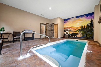 Luxurious Smoky Mountain Cabin with Indoor Pool & Hot Tub Near Dollywood in Pigeon Forge, TN - Pigeon Forge, Tennessee - glamping.directory