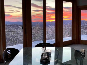 Impressive Cottage Rental on Andover Ridge Ideal for Family Vacations in Vermont - Andover, Vermont - glamping.directory