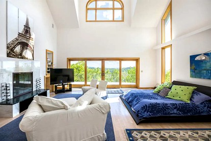 Impressive Cottage Rental on Andover Ridge Ideal for Family Vacations in Vermont - Andover, Vermont - glamping.directory