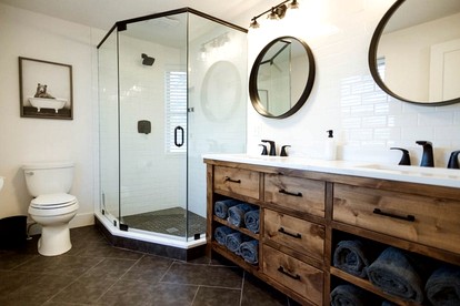 Modern Farmhouse Cottage with Stunning Lake Views Nestled in Ohio's Wine Country near Madison, Ohio - Madison, Ohio - glamping.directory