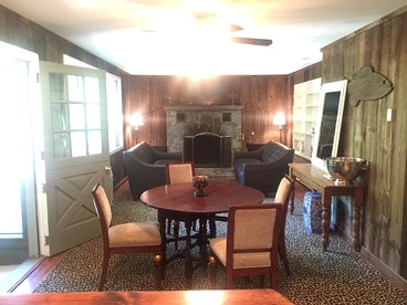 Beautiful Waterfront Cottage Rental with Lake Views in The Berkshires - Stockbridge, Massachusetts - glamping.directory