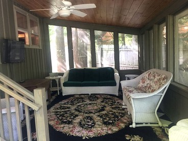 Beautiful Waterfront Cottage Rental with Lake Views in The Berkshires - Stockbridge, Massachusetts - glamping.directory