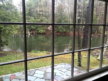 Beautiful Waterfront Cottage Rental with Lake Views in The Berkshires - Stockbridge, Massachusetts - glamping.directory