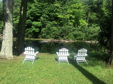 Beautiful Waterfront Cottage Rental with Lake Views in The Berkshires - Stockbridge, Massachusetts - glamping.directory