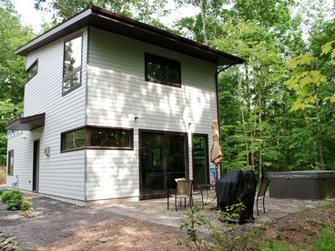 Wheelchair Accessible Cabin with Private Hot Tub and Fireplace Nestled Among Trees of Woodstock, New York - Woodstock, New York - glamping.directory