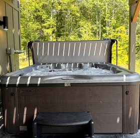 Secluded Modern Cabin for a Luxury Getaway in Conway, New Hampshire - Conway, New Hampshire - glamping.directory