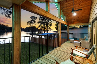 Amazing Lakefront Vacation Rental with Breathtaking Sunset Views for a Fantastic Family Escape in Livingston, Texas - Livingston, Texas - glamping.directory