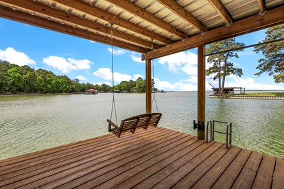 Amazing Lakefront Vacation Rental with Breathtaking Sunset Views for a Fantastic Family Escape in Livingston, Texas - Livingston, Texas - glamping.directory