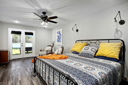 Amazing Lakefront Vacation Rental with Breathtaking Sunset Views for a Fantastic Family Escape in Livingston, Texas - Livingston, Texas - glamping.directory