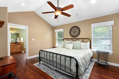 Amazing Lakefront Vacation Rental with Breathtaking Sunset Views for a Fantastic Family Escape in Livingston, Texas - Livingston, Texas - glamping.directory