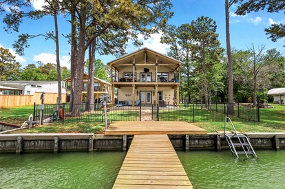 Amazing Lakefront Vacation Rental with Breathtaking Sunset Views for a Fantastic Family Escape in Livingston, Texas - Livingston, Texas - glamping.directory