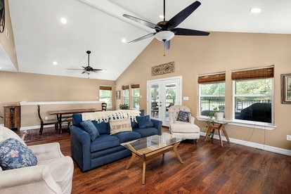Amazing Lakefront Vacation Rental with Breathtaking Sunset Views for a Fantastic Family Escape in Livingston, Texas - Livingston, Texas - glamping.directory