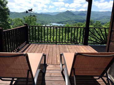Breathtaking Cabin Rental with a Private Hot Tub in Hiawassee, Georgia - Hiawassee, Georgia - glamping.directory