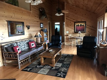 Breathtaking Cabin Rental with a Private Hot Tub in Hiawassee, Georgia - Hiawassee, Georgia - glamping.directory