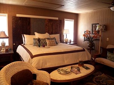 Cozy Cabin near the Gaudalupe River in Old Ingram Loop, Texas - Ingram, Texas - glamping.directory