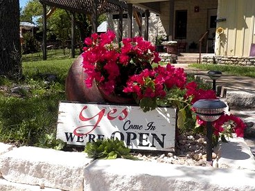 Cozy Cabin near the Gaudalupe River in Old Ingram Loop, Texas - Ingram, Texas - glamping.directory