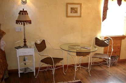 Creekside Cabin Rental for Quintessential Staycation near Austin, Texas - Buda, Texas - glamping.directory