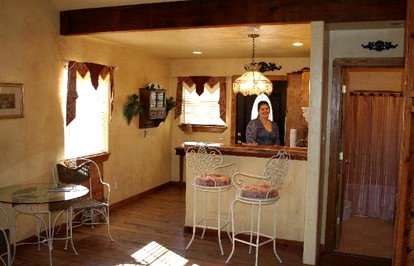 Creekside Cabin Rental for Quintessential Staycation near Austin, Texas - Buda, Texas - glamping.directory