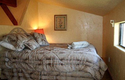 Creekside Cabin Rental for Quintessential Staycation near Austin, Texas - Buda, Texas - glamping.directory