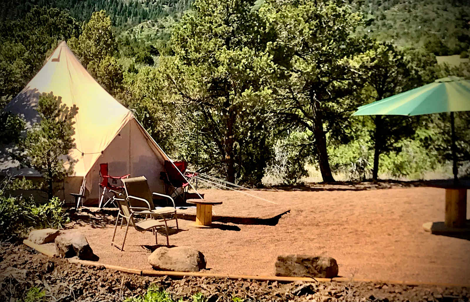 Cliffs Edge campsite - Rockvale, Colorado - glamping.directory