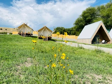 Amazing Safari Boutique Camping - Emigrant, Montana - glamping.directory
