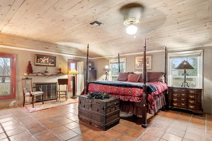 Riverbank Escape for Families and Friends with Ping Pong, Mrs. Pac-Man, and Cozy Den in Kerrville, Texas - Kerrville, Texas - glamping.directory