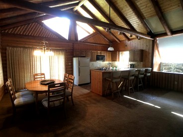 Amazing Lodge Rental Ideal for Events in Encampment, Wyoming - Encampment, Wyoming - glamping.directory