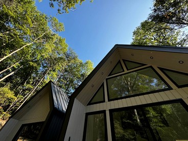 Cozy and Secluded Cottage in the Woods of Western North Carolina, near Pisgah National Forest - Balsam Grove, North Carolina - glamping.directory