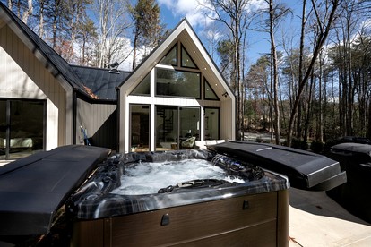 Cozy and Secluded Cottage in the Woods of Western North Carolina, near Pisgah National Forest - Balsam Grove, North Carolina - glamping.directory