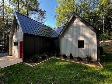 Cozy and Secluded Cottage in the Woods of Western North Carolina, near Pisgah National Forest - Balsam Grove, North Carolina - glamping.directory