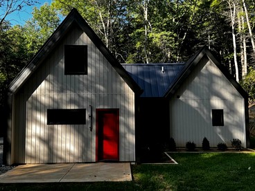 Cozy and Secluded Cottage in the Woods of Western North Carolina, near Pisgah National Forest - Balsam Grove, North Carolina - glamping.directory