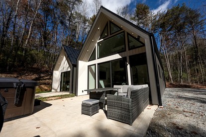 Cozy and Secluded Cottage in the Woods of Western North Carolina, near Pisgah National Forest - Balsam Grove, North Carolina - glamping.directory